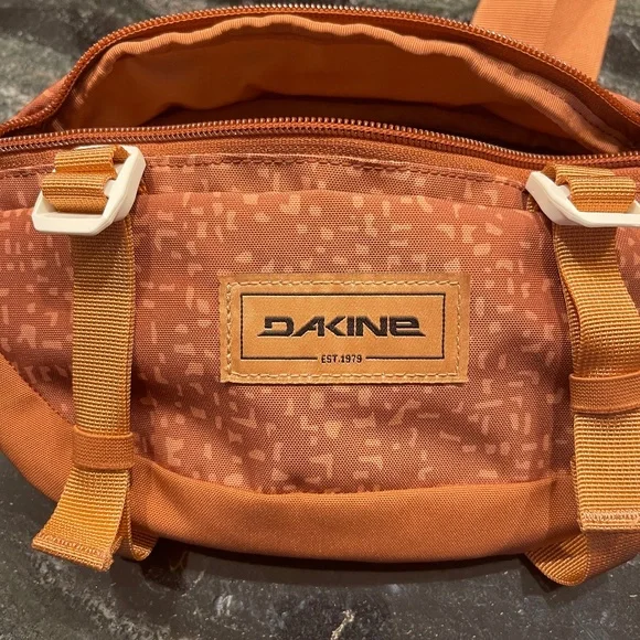Dakine - Fanny Pack/Belt Bag - Hot Laps 1L - Picture 1 of 8